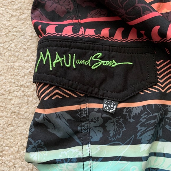 Maui and Sons Boardshorts - Picture 3 of 6